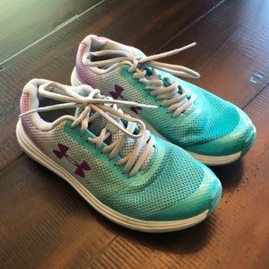Under Armour Girls Shoes Size 4Y